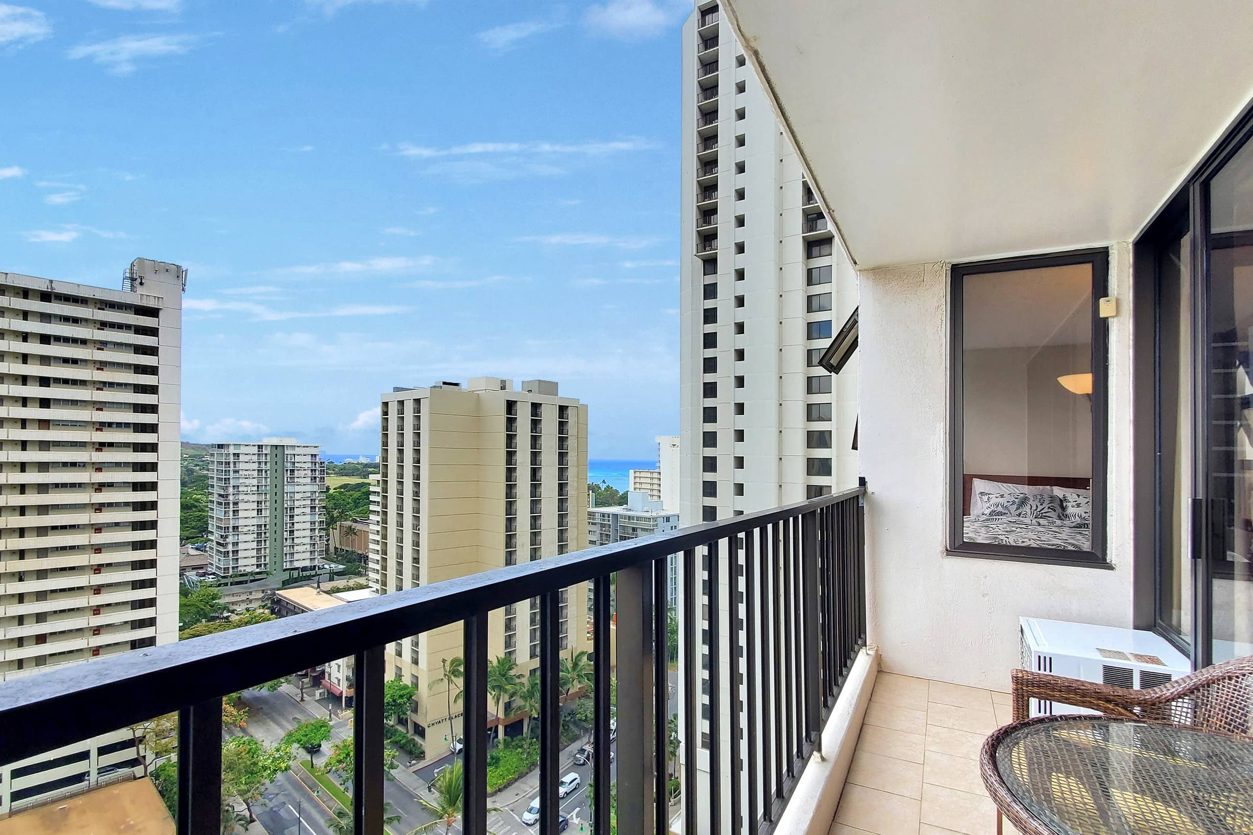 Condo in Honolulu · ★4.85 · 1 bedroom · 3 beds · 1 private bath - Image 13