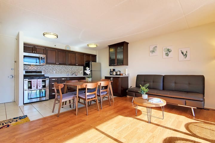 Convenient Apartment In Waikiki W/ Free Parking - Honolulu, HI