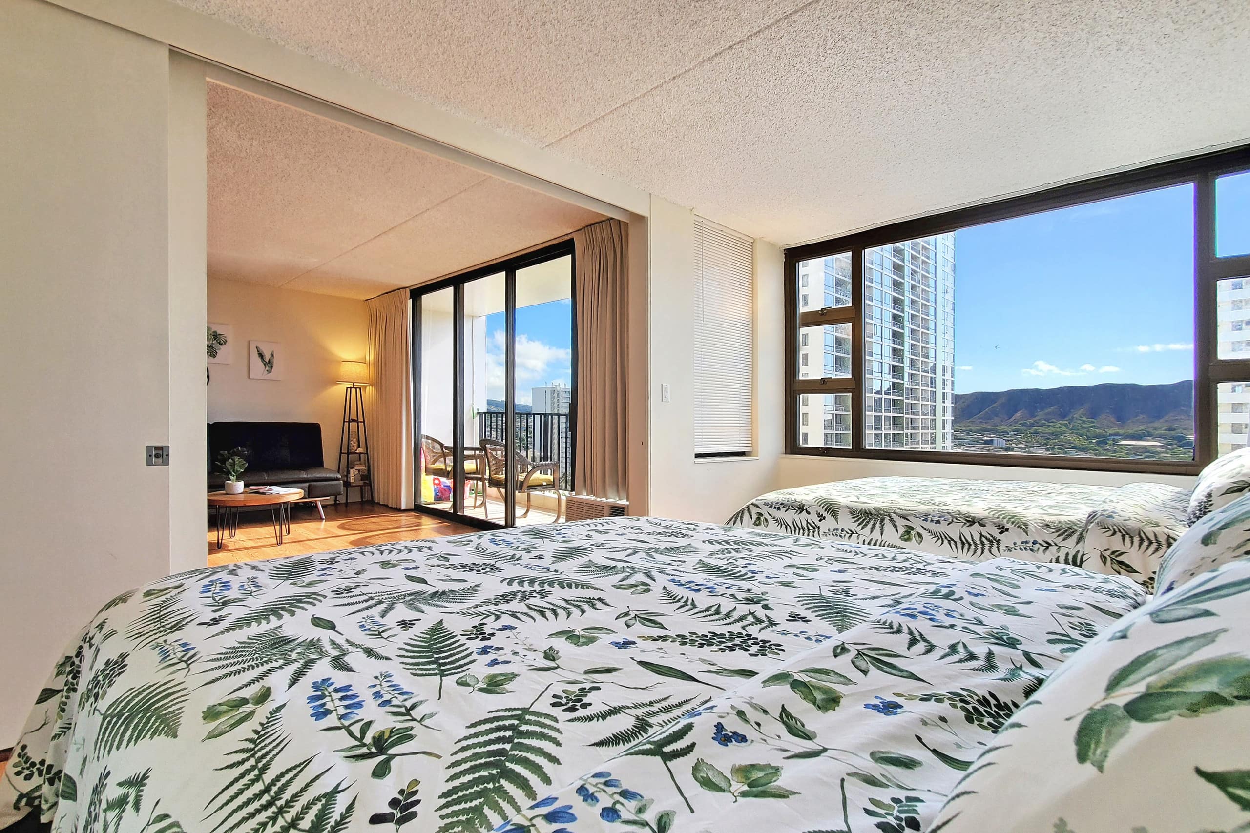 Condo in Honolulu · ★4.85 · 1 bedroom · 3 beds · 1 private bath - Image 4