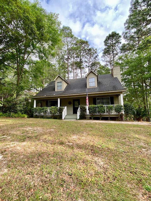 Donna’s Charm: 3 BR/king-suite/pools/golf