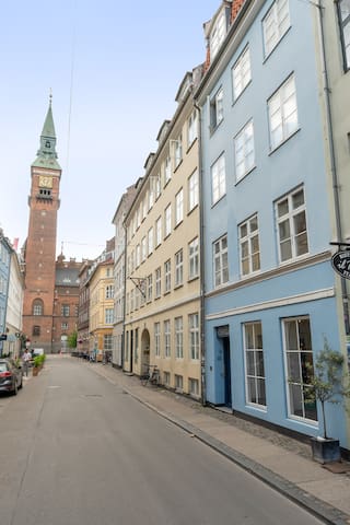 Luxury city centre duplex with game & wine lounge