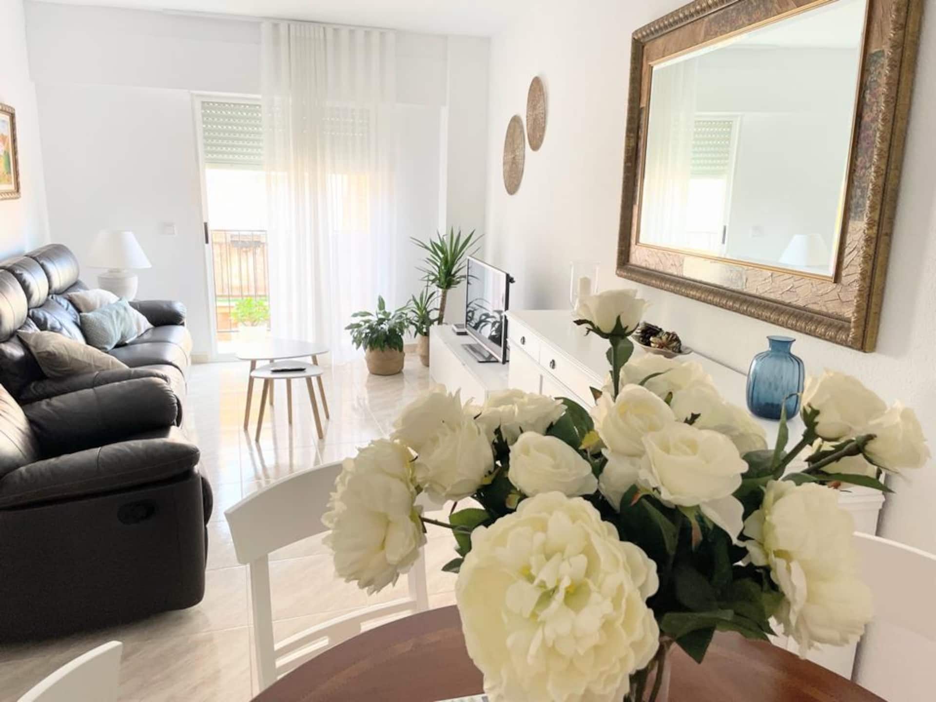 A central and bright apartment on Vara de Rey.
