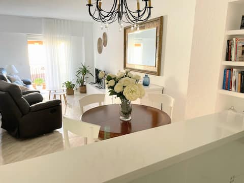 Popular Airbnb listing: A central and bright apartment on Vara de Rey. in Murcia