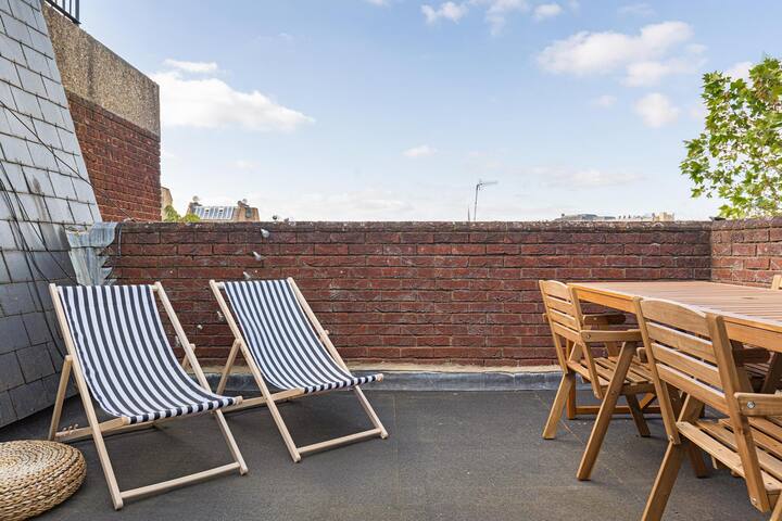 Superb penthouse with 2 bathrooms and roof terrace gallery image 5