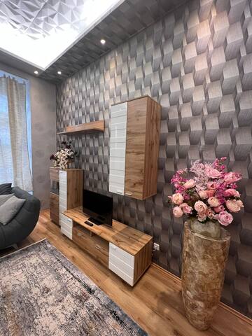 3 Bedroom on best Location on shopping street gallery image 5