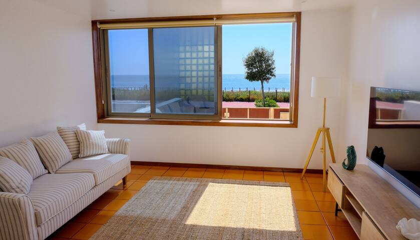 Agudhabi seaside villa gallery image 3