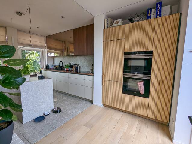 Sunny 2 Bd Apartment in the ❤️ of the Jordaan gallery image 4