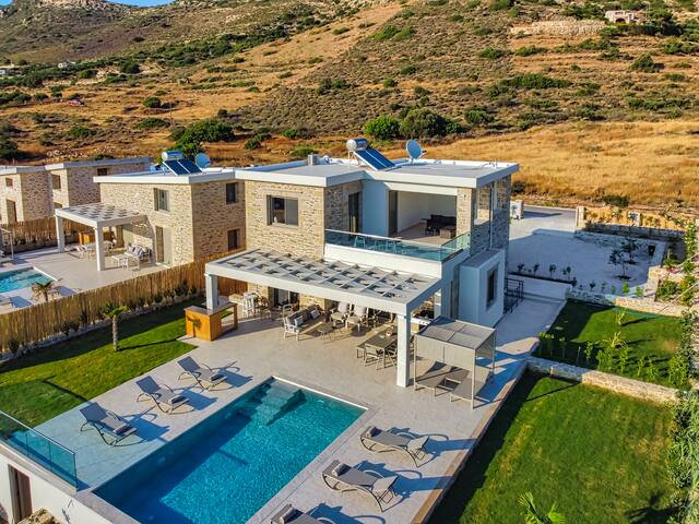 Seafront Villa Thoe, Pool, View & FREE Breakfast gallery image 3