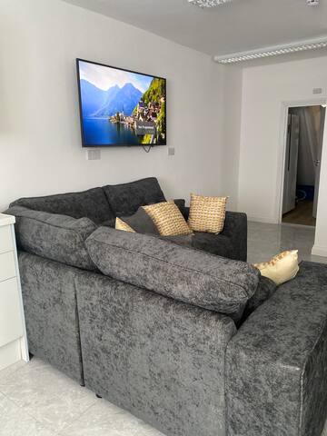 Modern Living 9 bedroom house with 9 bathrooms, gallery image 2