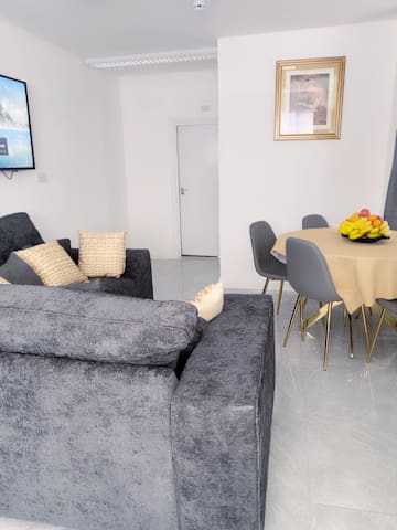 Modern Living 9 bedroom house with 9 bathrooms,