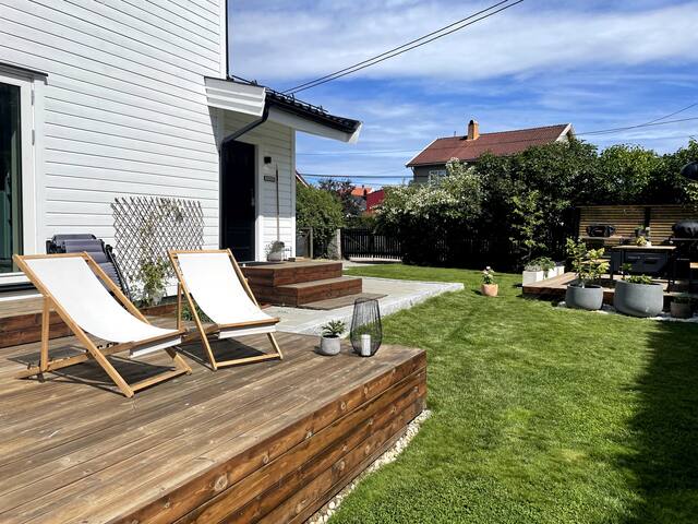 Trivelig enebolig med stor hage nær sentrum