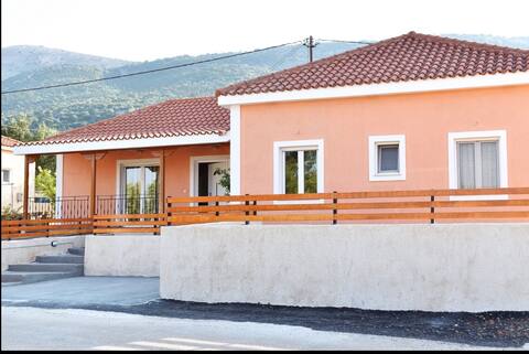 Rea House Razata 1