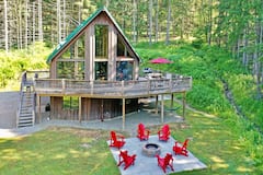 Hot+Tub+%26+Fire+Pit~The+Pines+Chalet