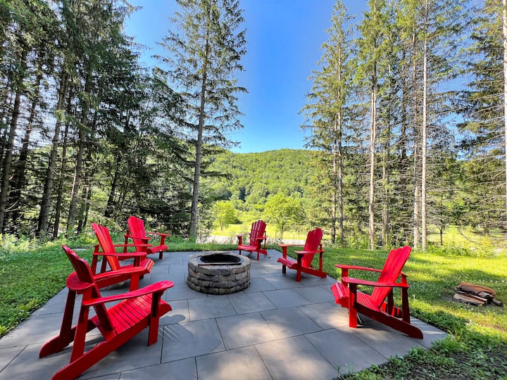 The Pines on Maples Cabin, Hot Tub, Fire Pit Cabins for Rent in