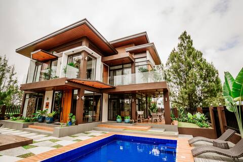 Casa Lusita Tagaytay (luxury, heated pool)