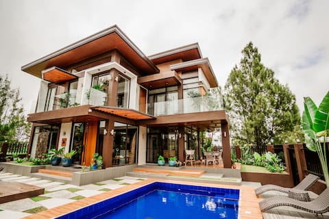 Casa Lusita Tagaytay (luxury, heated pool)