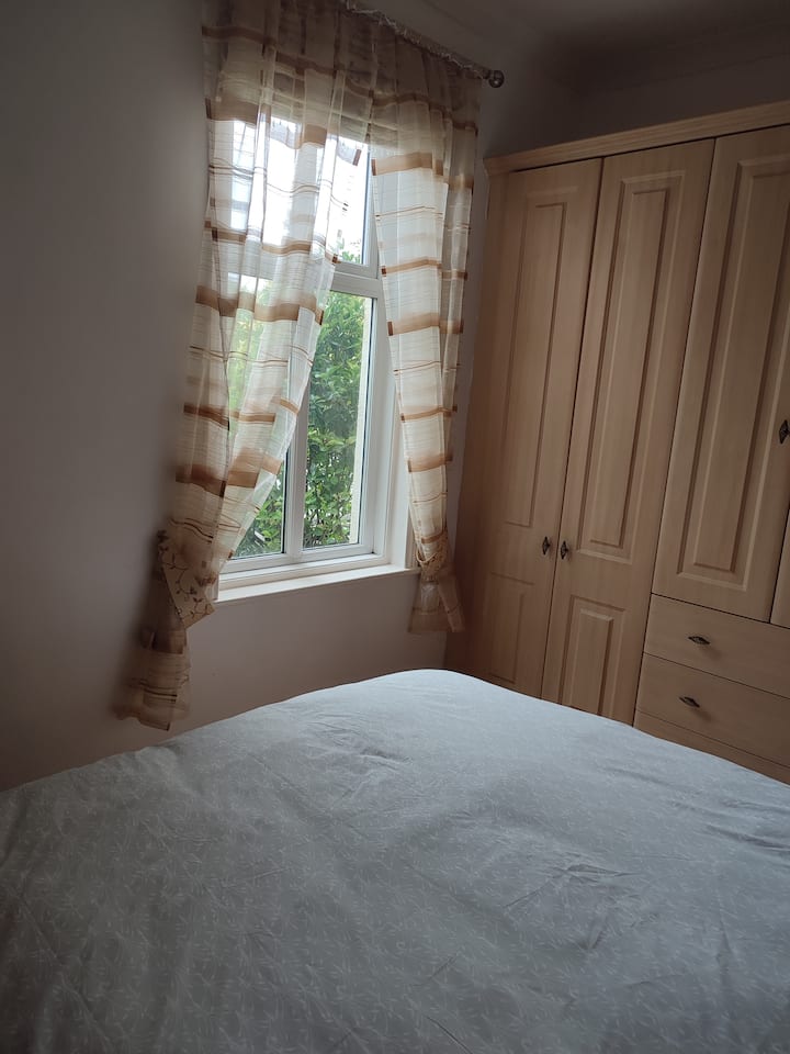 غرفة نوم 2 مع سرير مزدوج