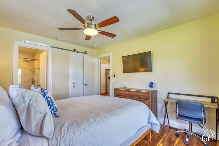 Paraíso del dormitorio principal: donde la comodidad se encuentra con la elegancia contemporánea.