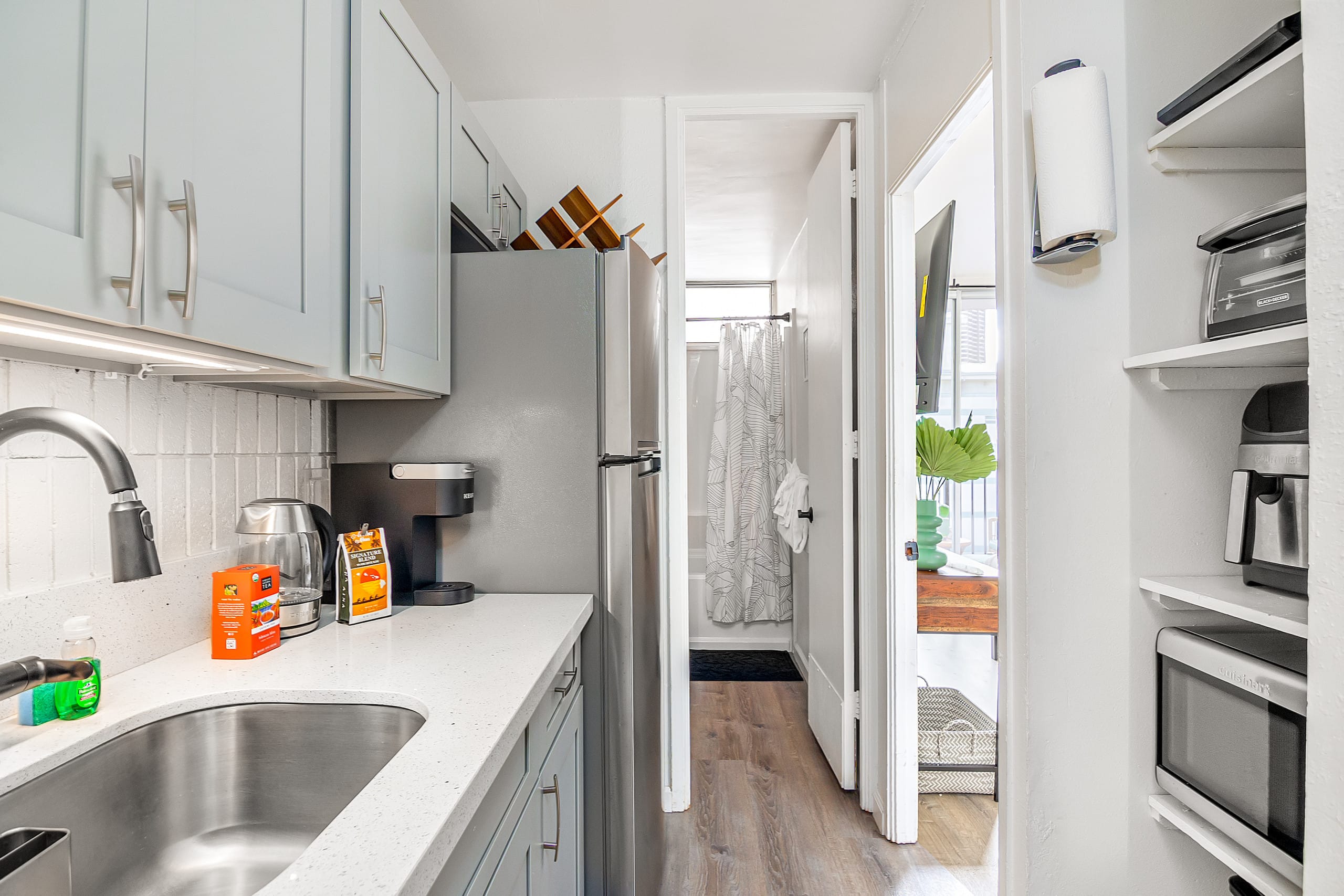 Condo in Honolulu · ★4.68 · 1 bedroom · 2 beds · 1 shared bath - Image 12