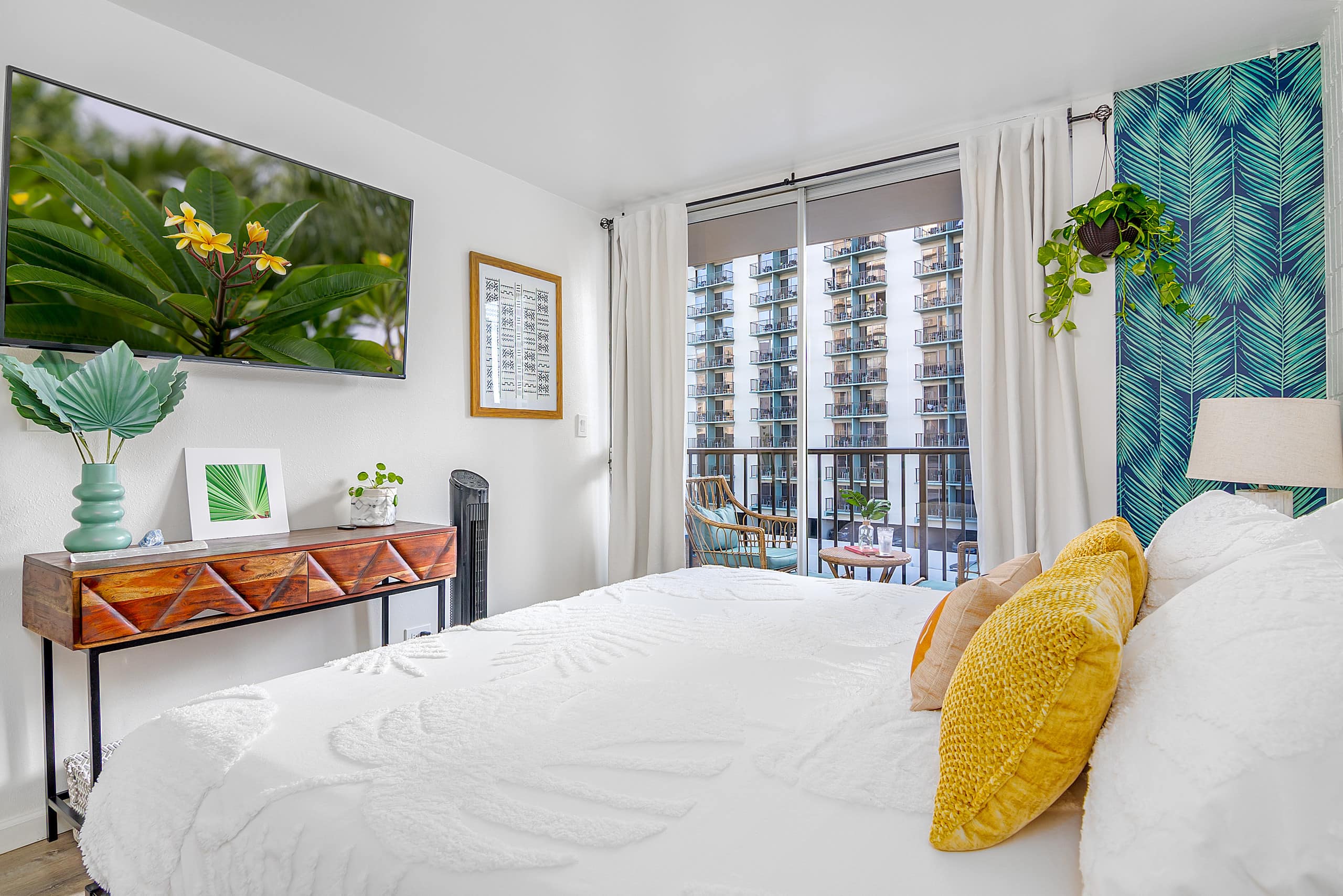 Condo in Honolulu · ★4.68 · 1 bedroom · 2 beds · 1 shared bath - Image 21