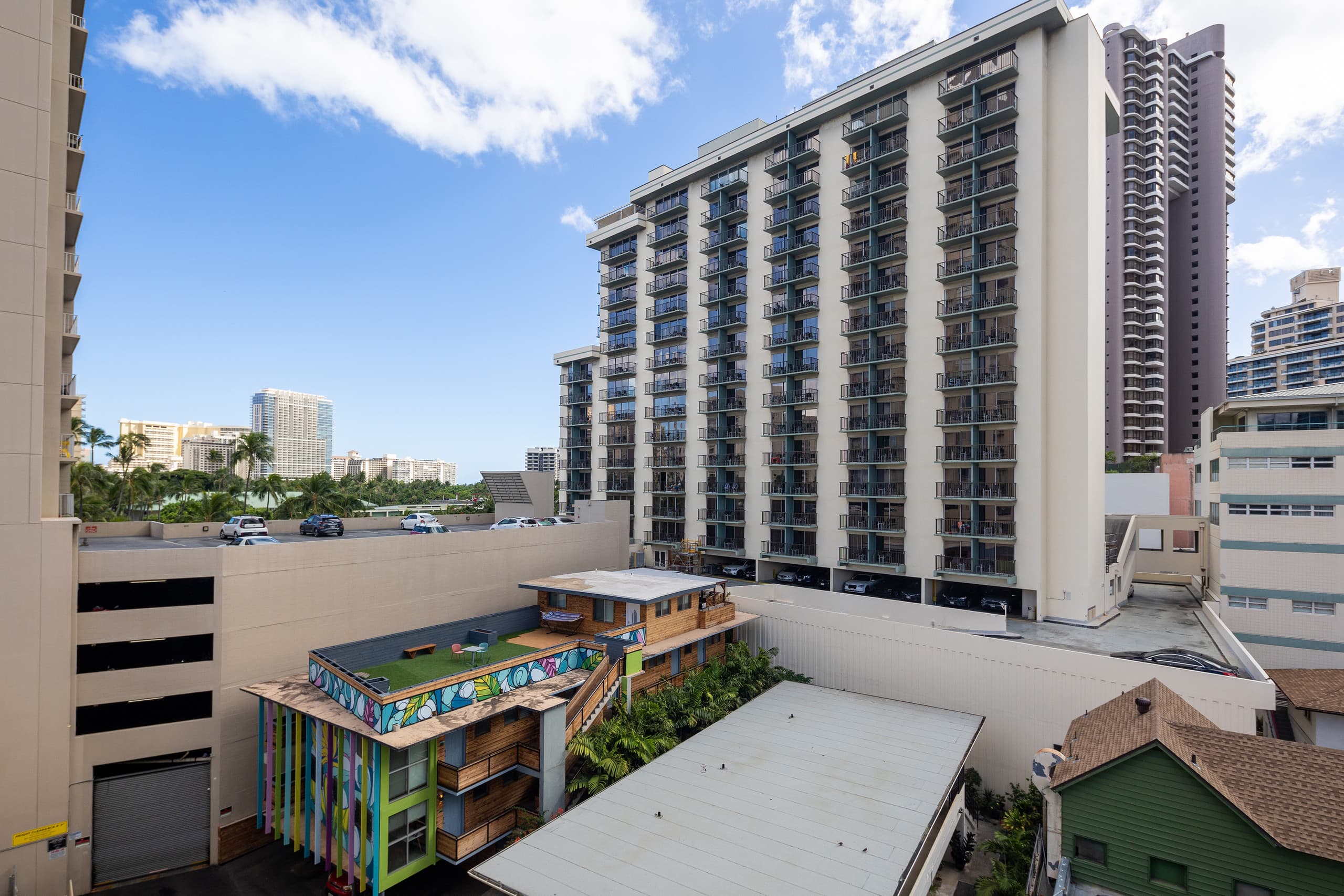 Condo in Honolulu · ★4.68 · 1 bedroom · 2 beds · 1 shared bath - Image 45