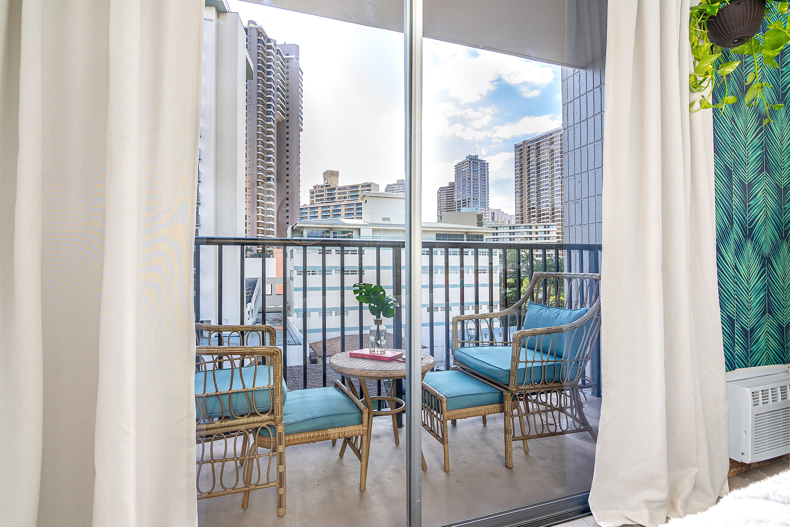 Condo in Honolulu · ★4.68 · 1 bedroom · 2 beds · 1 shared bath - Image 30