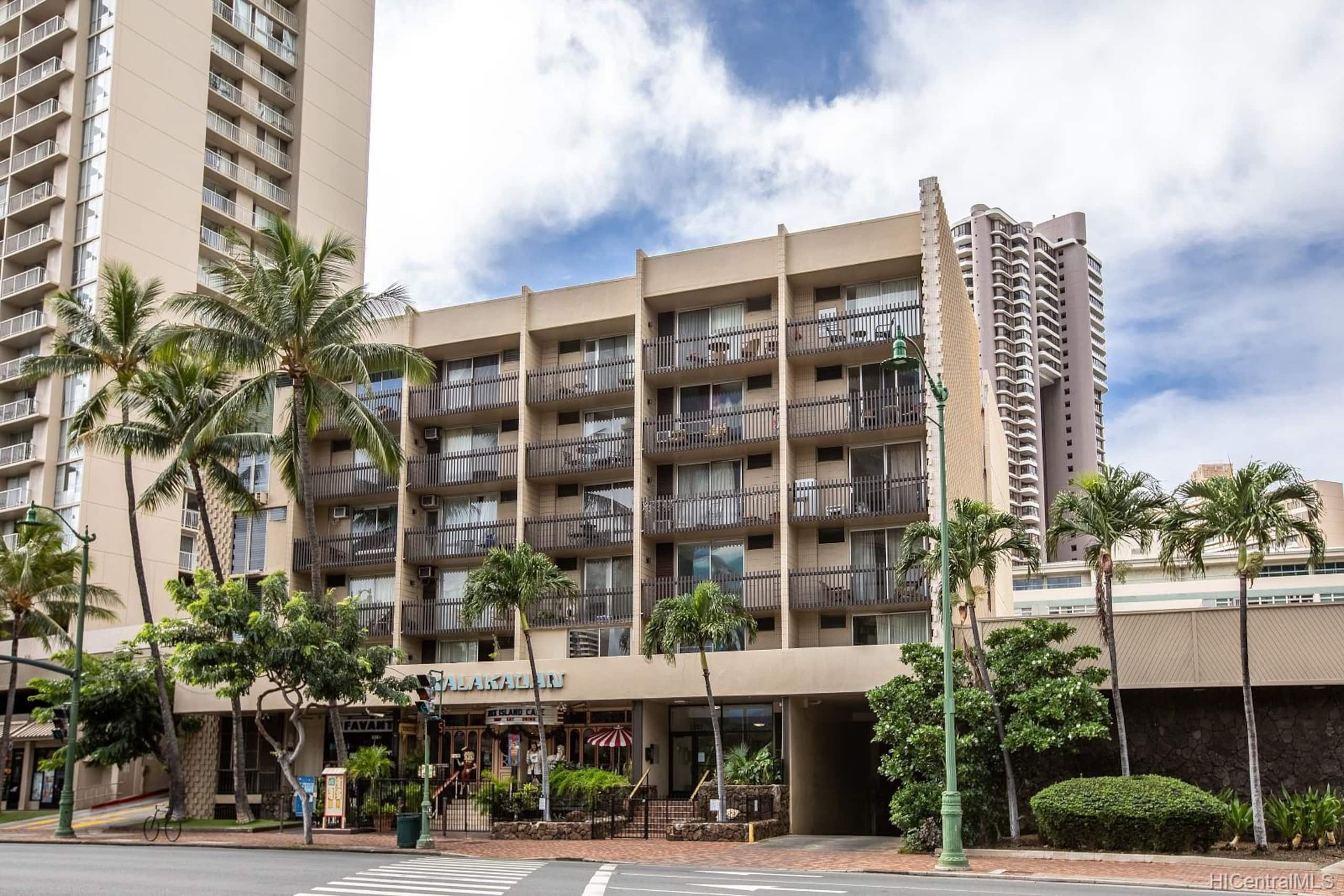 Condo in Honolulu · ★4.68 · 1 bedroom · 2 beds · 1 shared bath - Image 32