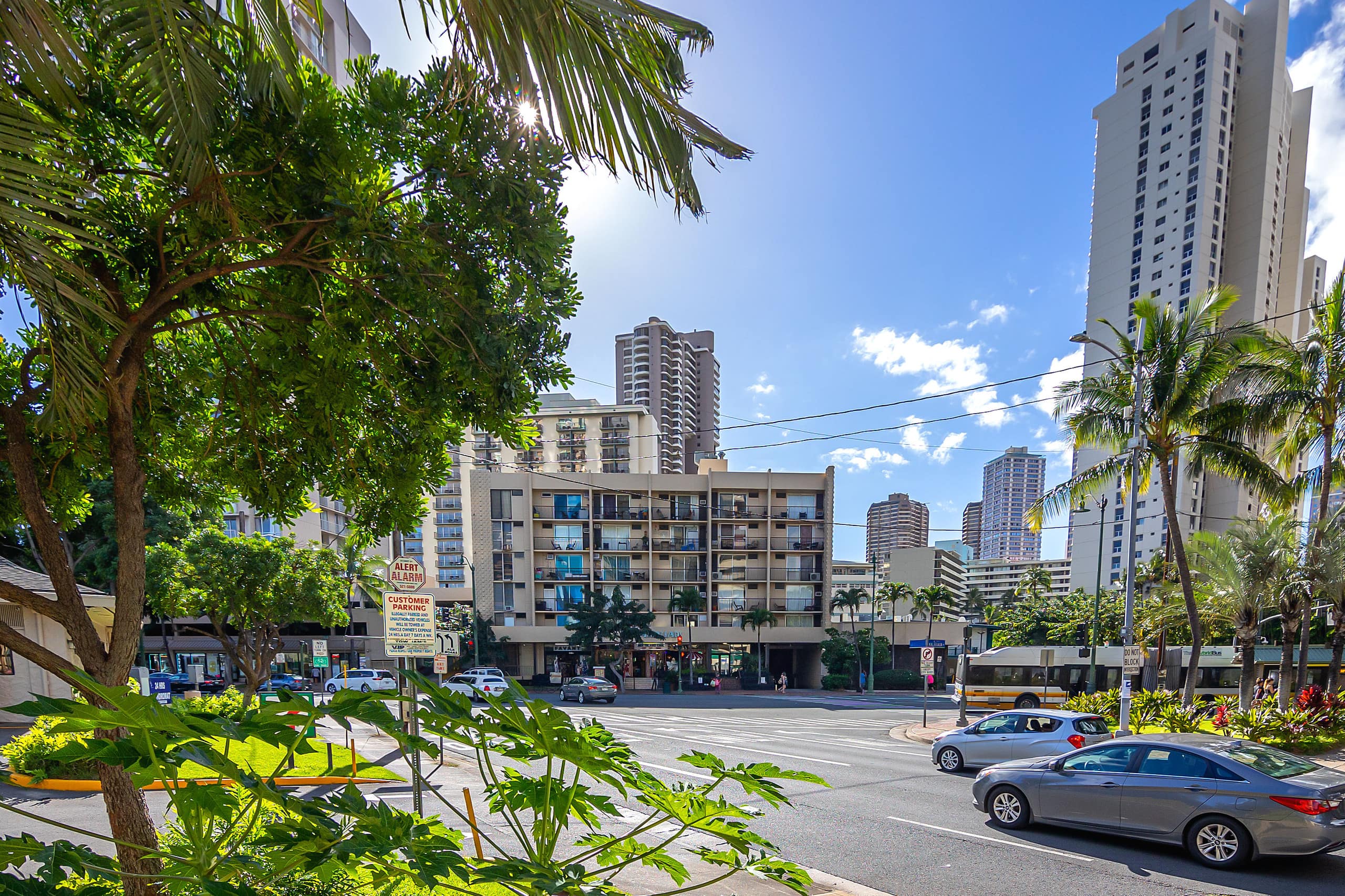 Condo in Honolulu · ★4.68 · 1 bedroom · 2 beds · 1 shared bath - Image 47