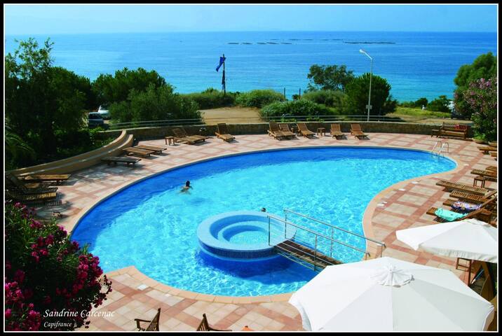 Entire home with 1 bedrooms in Ajaccio - Apartment, sea view, swimming pool, beach in front