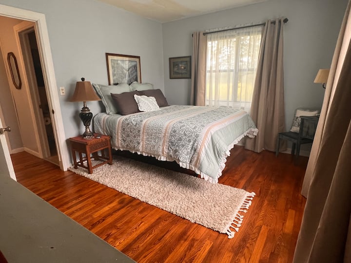 This queen sized bed is made to treat you like royalty.  DreamCloud adjustable base w/massage  and hybrid mattress of memory foam and innerspring coils are sure to help ensure you get a good nights sleep! Remote controlled with multi functions.