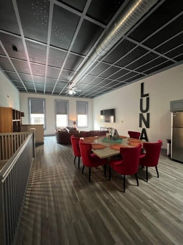 Lunabnb! Spacious loft downtown Main St Laf, IN Lofts for Rent in