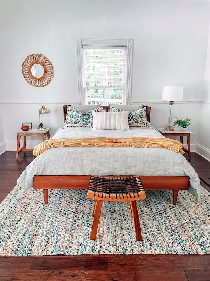 ลักซ์และสะดวกสบายมาก พักในเตียงควีนไซส์ใหม่ล่าสุดของเราที่นอนแคสเปอร์พร้อมเครื่องนอนและผ้าปูที่นอนหรูหรา 