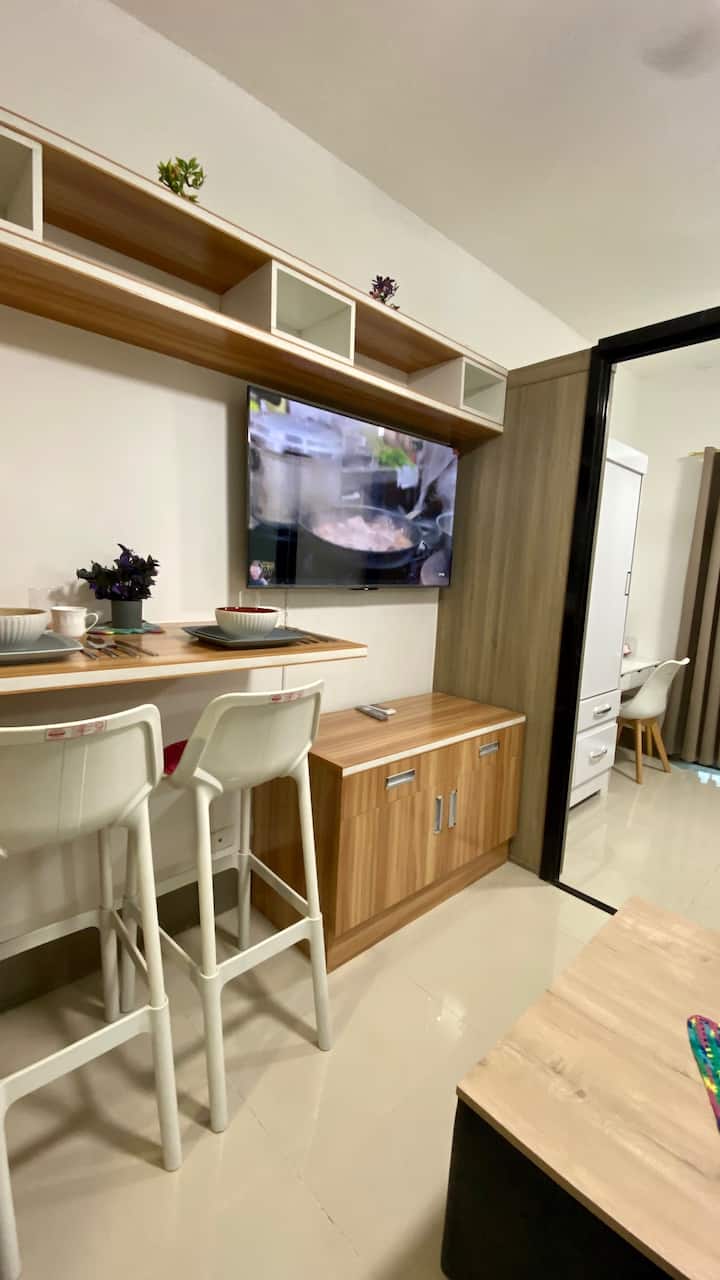 Cozy 1Br w/ Netflix & Balcony_Pool View Condo Condominiums for Rent