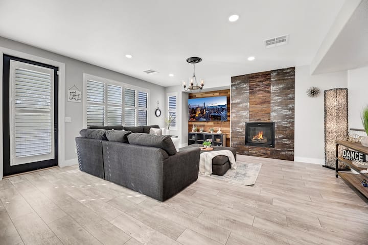 Welcome To A Backyard Paradise - North Las Vegas, NV