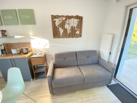 Top Airbnb: 30 m2 house with jacuzzi "Home Wellness" in Challans