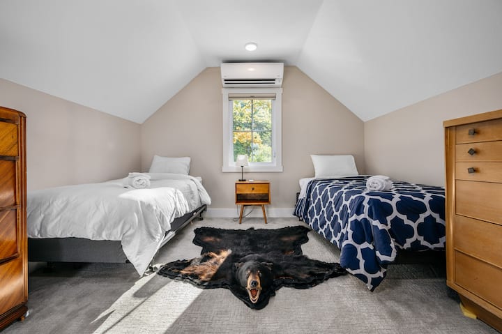 El dormitorio 3 tiene dos camas individuales y un sofá.