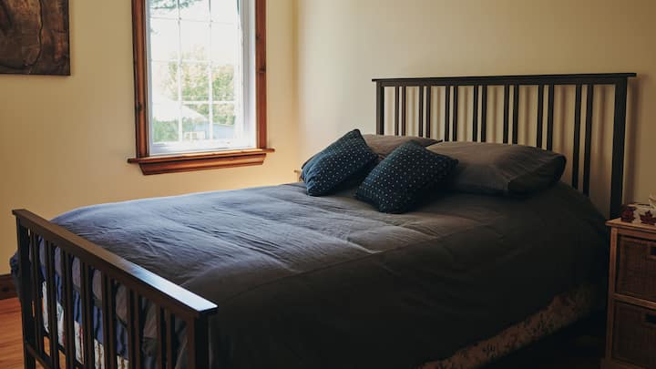 Chambre #1: lit queen