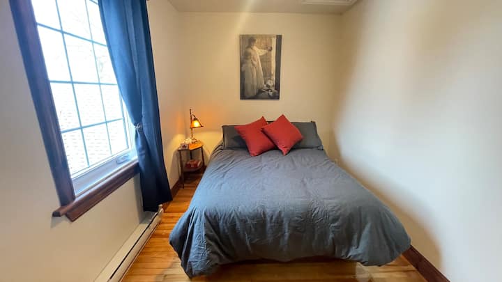 The small room: 1 double bed