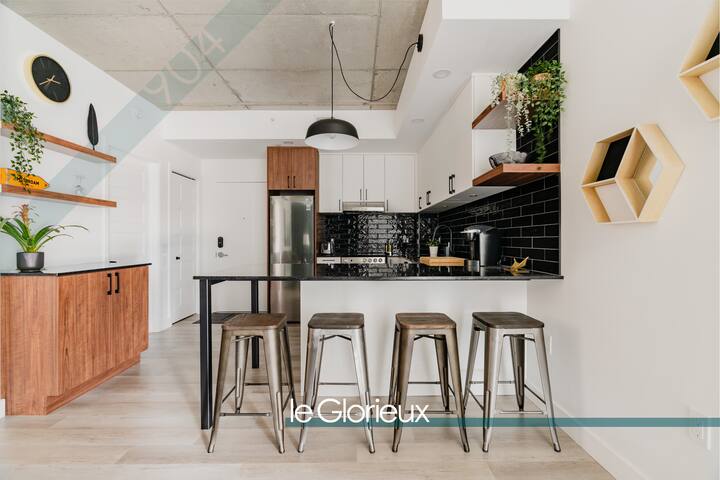 Glorieux 9th floor condo near Old Quebec with pool gallery image 3