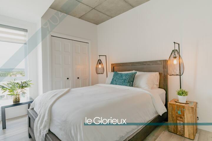Glorieux 9th floor condo near Old Quebec with pool gallery image 5