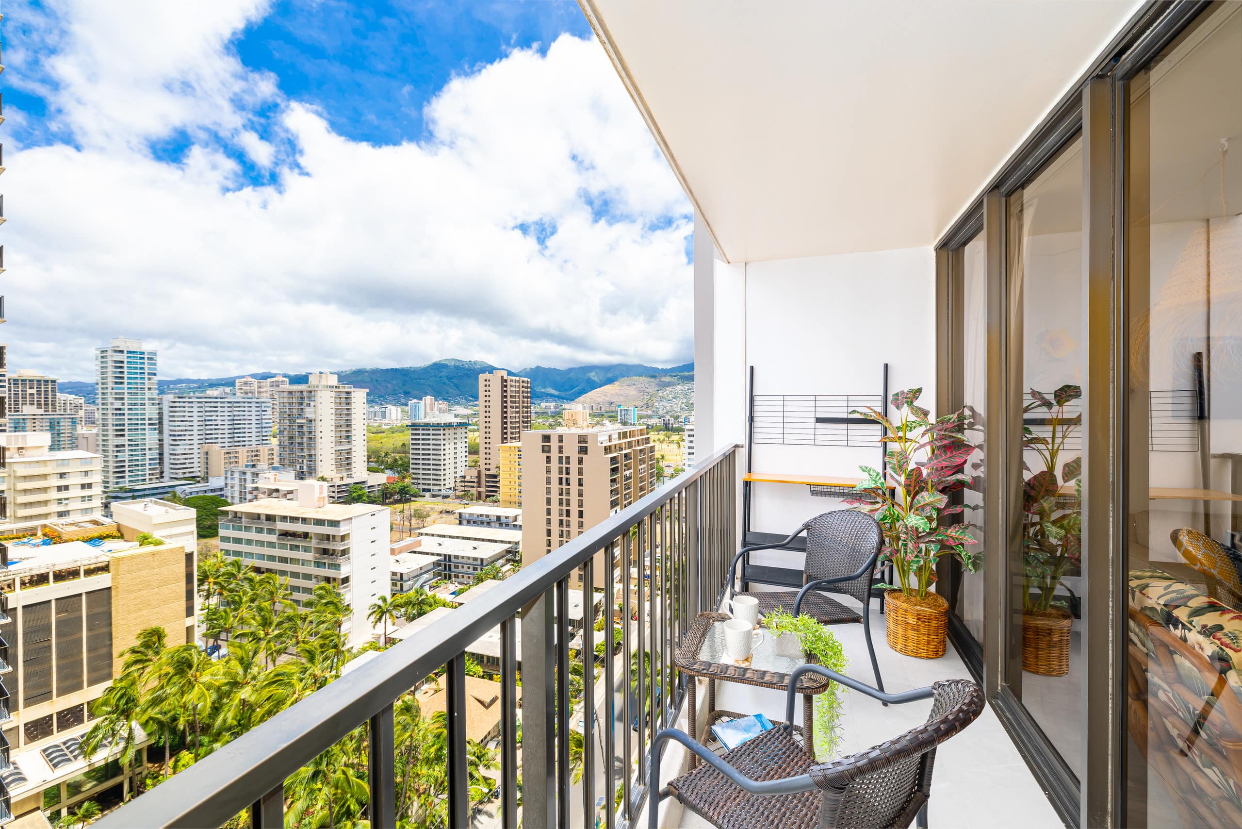 Condo in Honolulu · ★4.77 · 1 bedroom · 3 beds · 1 private bath - Image 22