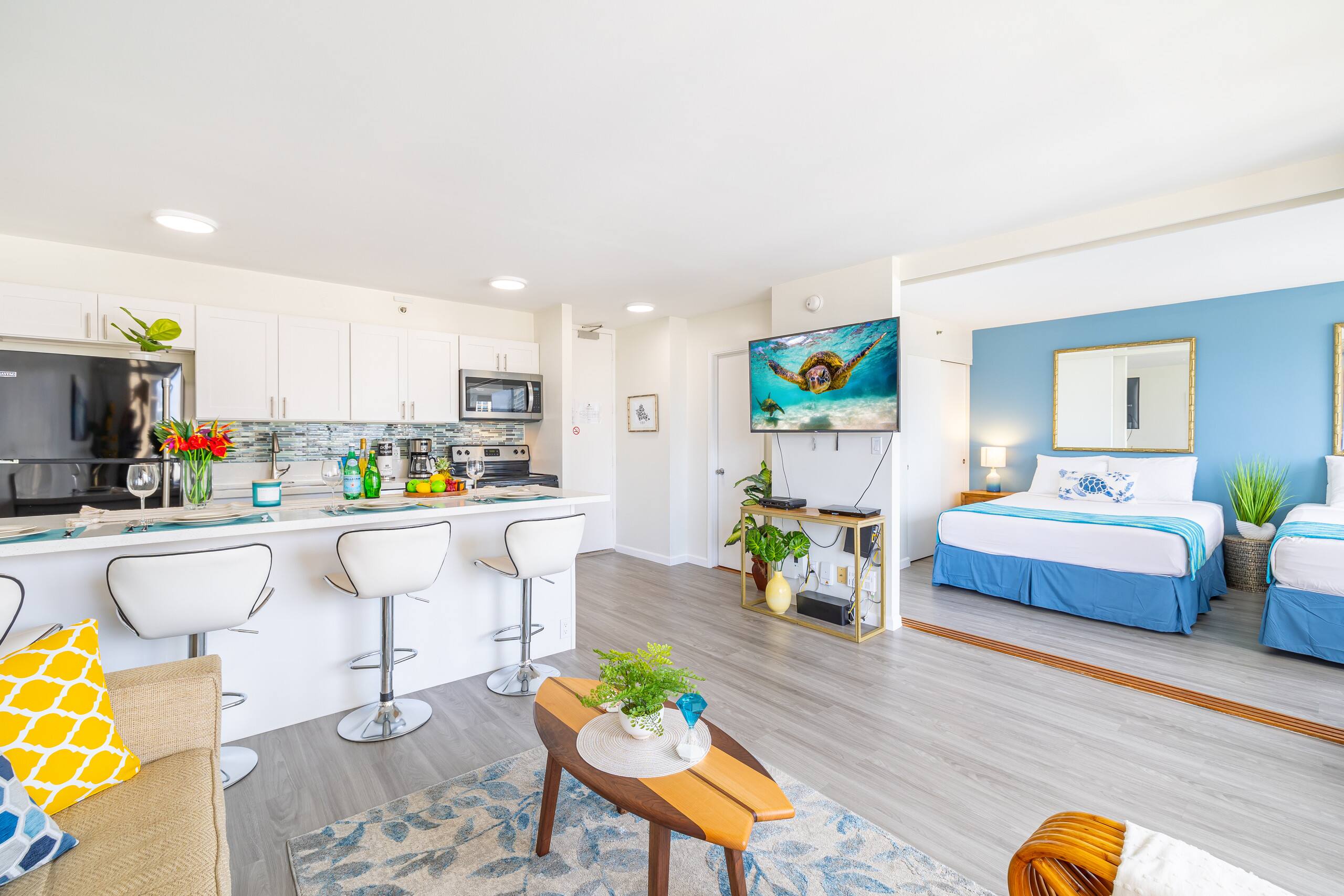 Condo in Honolulu · ★4.77 · 1 bedroom · 3 beds · 1 private bath - Image 7