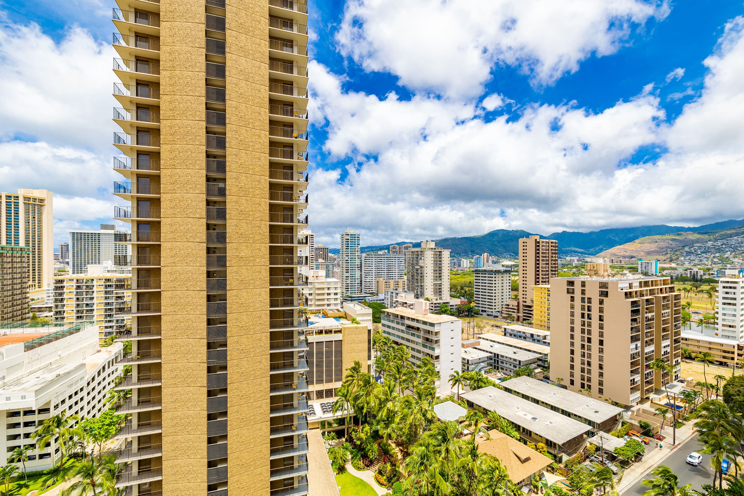 Condo in Honolulu · ★4.77 · 1 bedroom · 3 beds · 1 private bath - Image 25