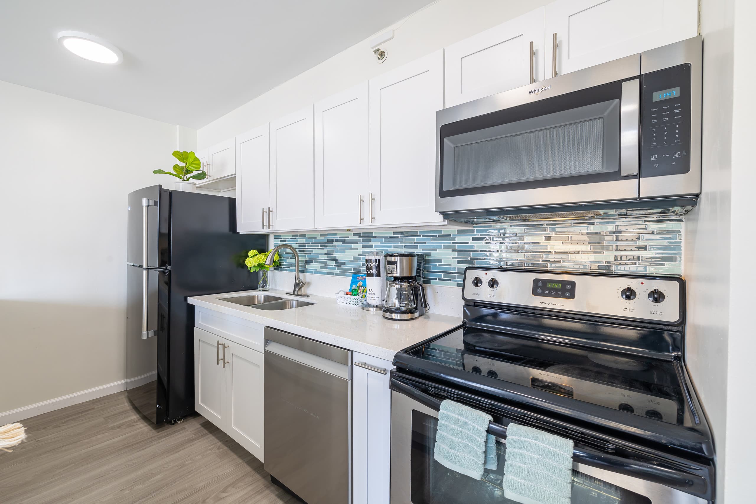 Condo in Honolulu · ★4.77 · 1 bedroom · 3 beds · 1 private bath - Image 8