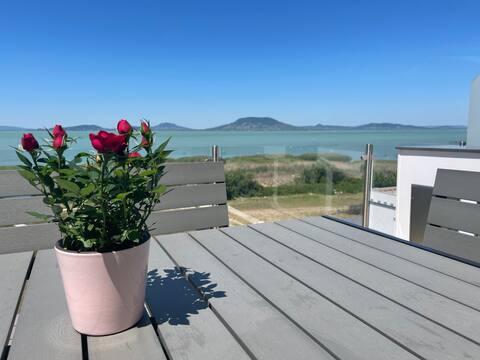 Direct waterfront luxury apartment with panoramic views