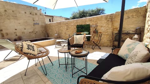 Top Airbnb: La Petite Bourgade Uzès, terrace and pool in Uzès