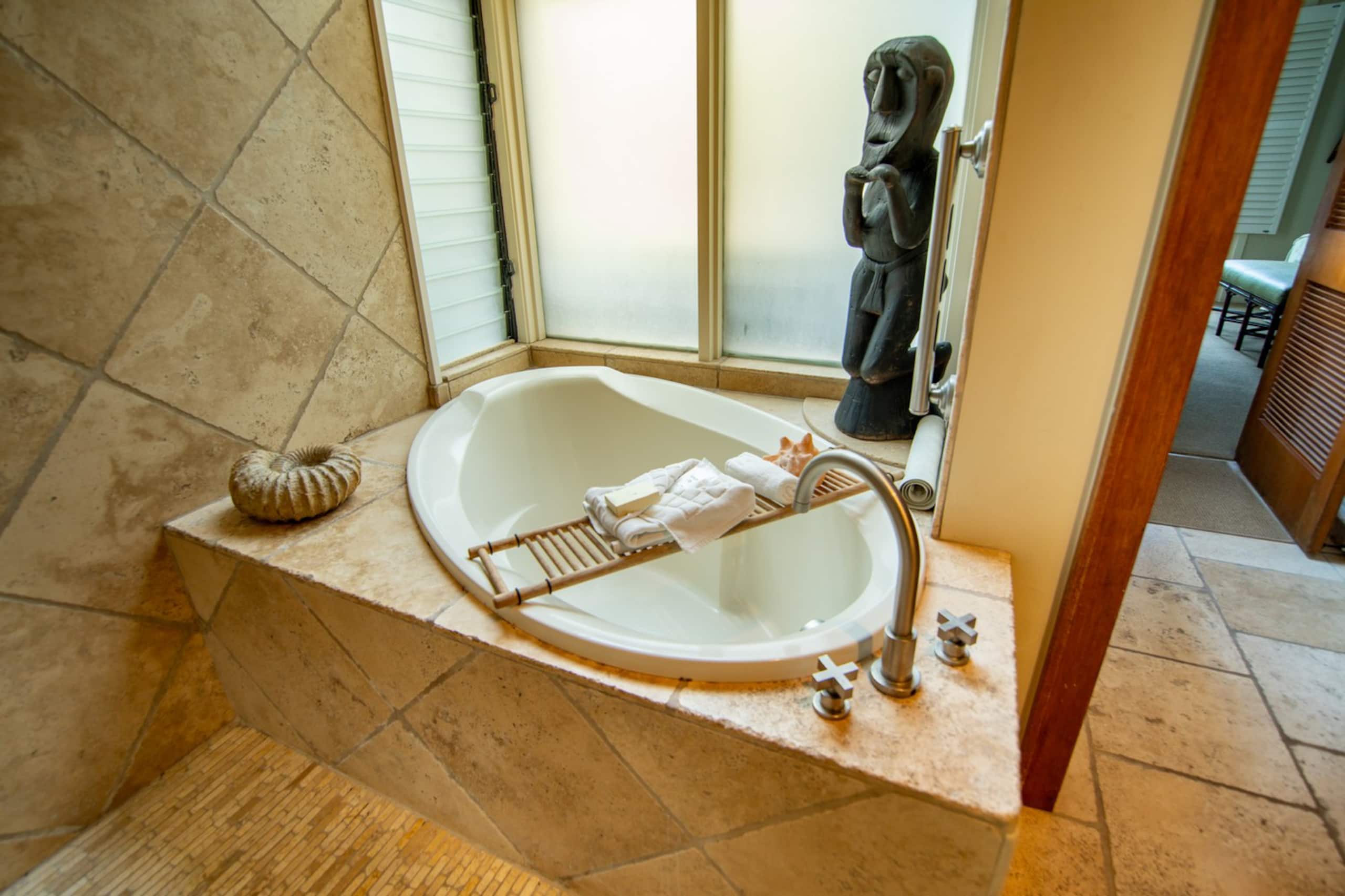 Kapalua Bay Villas 26G2 Gold Oceanfront 1BD/1BA - Image 8