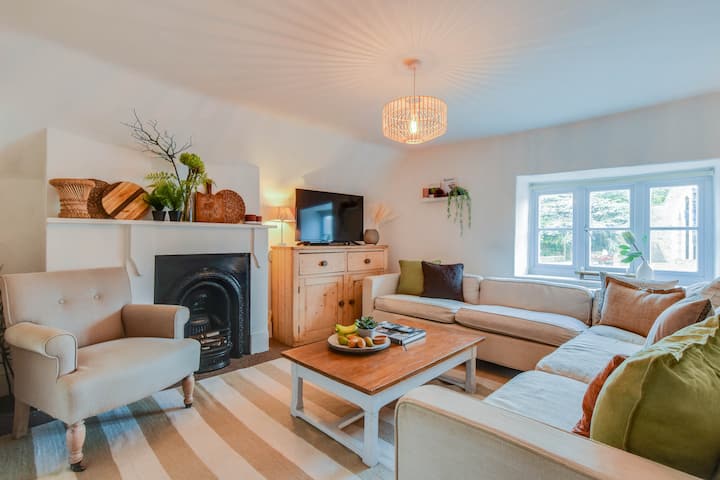 The Nook, Newly Available Relaxed 2 Bed, Cotswolds - Cirencester