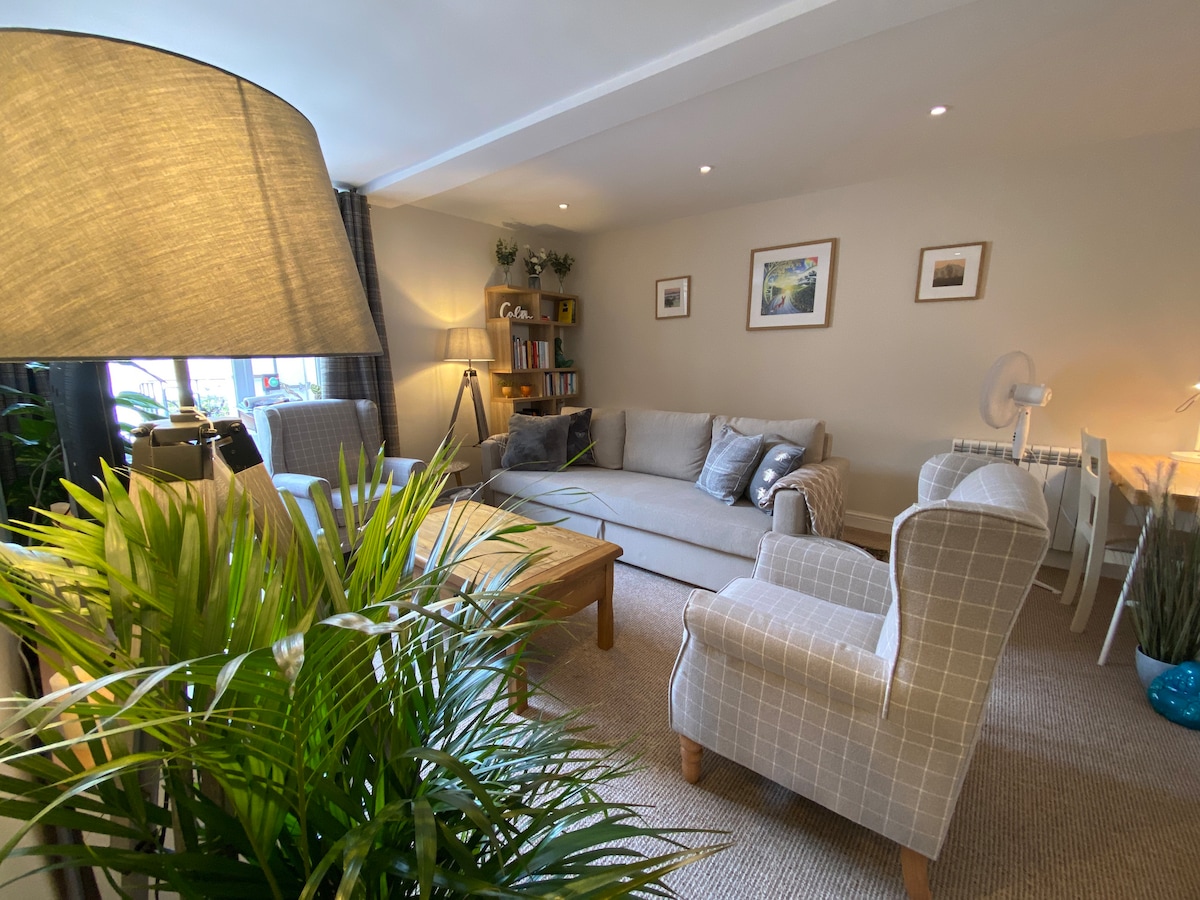 Popular Airbnb listing: White Rabbit, Entire Home, Crystal Peace Garden in Glastonbury