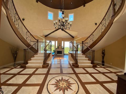 Lovely 4 bedroom gated Villa with free parking